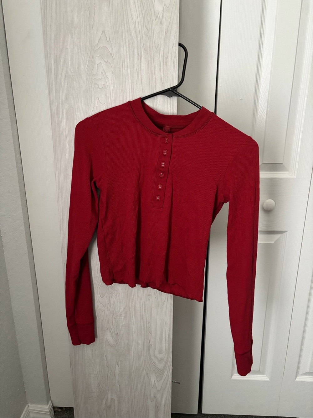 SKIMS Cotton Rib Long Sleeve Crop Henley - Brick, L